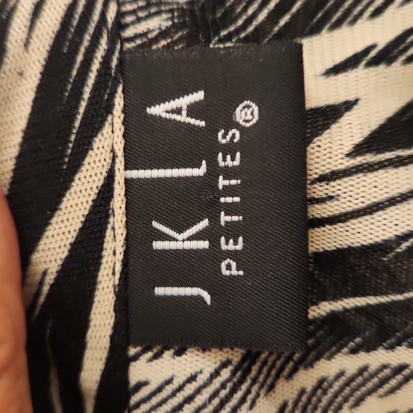 JTLA California Women's Black and Cream/Tan Monotone Forest Print Top Size SP - Picture 10 of 12